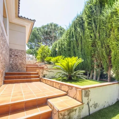 Vila Sleeps 7 Pool Wifi