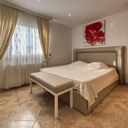 Sleeps 7 Pool Wifi Villa