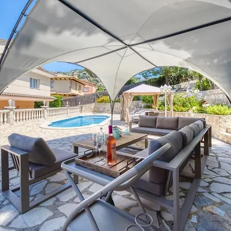 Sleeps 7 Pool Wifi