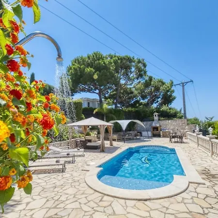 Sleeps 7 Pool Wifi
