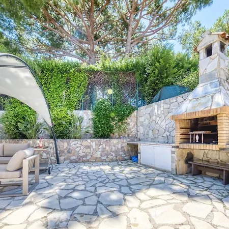 Villa Sleeps 7 Pool Wifi Lloret de Mar